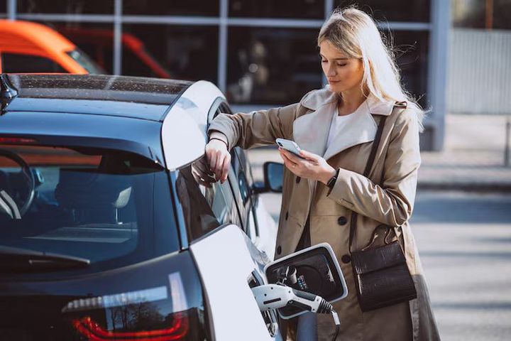 Electric Vehicle Fleet Adoption for Businesses: Guide to Smarter Transportation